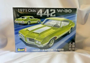 Revell Olds 1971 442 W-30 "Rocket 455" model car kit "New in Factory Sealed Box" - Picture 1 of 6