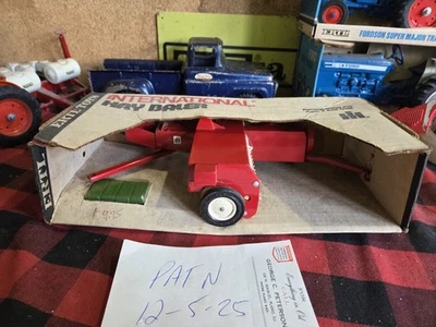 VINTAGE ERTL 1/16 ENFARDADEIRA DE FENO INTERNACIONAL #447 NOVA NA CAIXA - Imagem 1 de 4