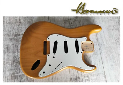 HERMANN´S Strat, Stratocaster 11 Loch Pickguard, Farbe Vintage White, SSS Fräsung, US Size