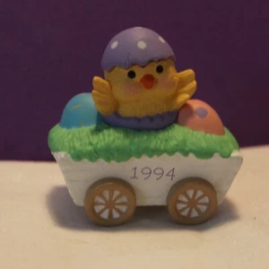 Hallmark 1994 Chick in Wagon Merry Miniature QSM8087 Mini Christmas - Picture 1 of 3