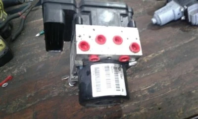 2008 Jeep Grand Cherokee Commander ABS Anti-Lock Brake Pump Assembly OEM - Image 1 of 2