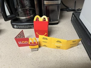 2025 Lil McDonald’s Happy Meal Spielzeug - McDonald’s Schild #14 - Bild 1 von 4