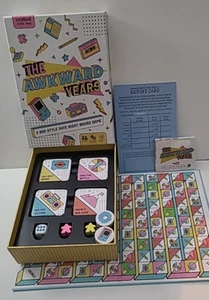 Crated with Love The Awkward Years 90s Style Date Night Juego de Mesa Completo - Imagen 1 de 12