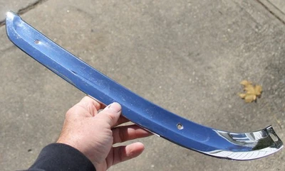 Cinturón trasero izquierdo Ford Galaxie 500 XL 1963 moldura cromada #C3AB-63423A23-B fabricante de equipos originales Foto 1 de 4