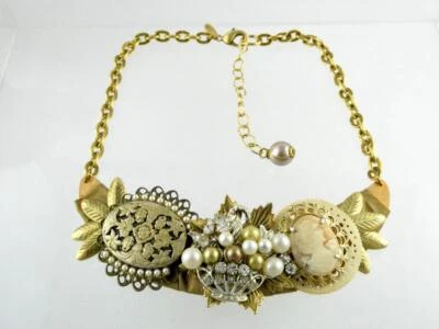 Collar Lenora Dame Metal Dorado y Materiales Mezclados Diseño Camafeo Declaración Foto 1 de 4