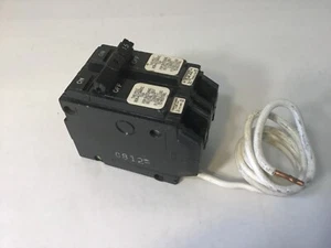 Interruptor de circuito GE THQL21WY15 15 amperios 120/240 voltios - Imagen 1 de 8