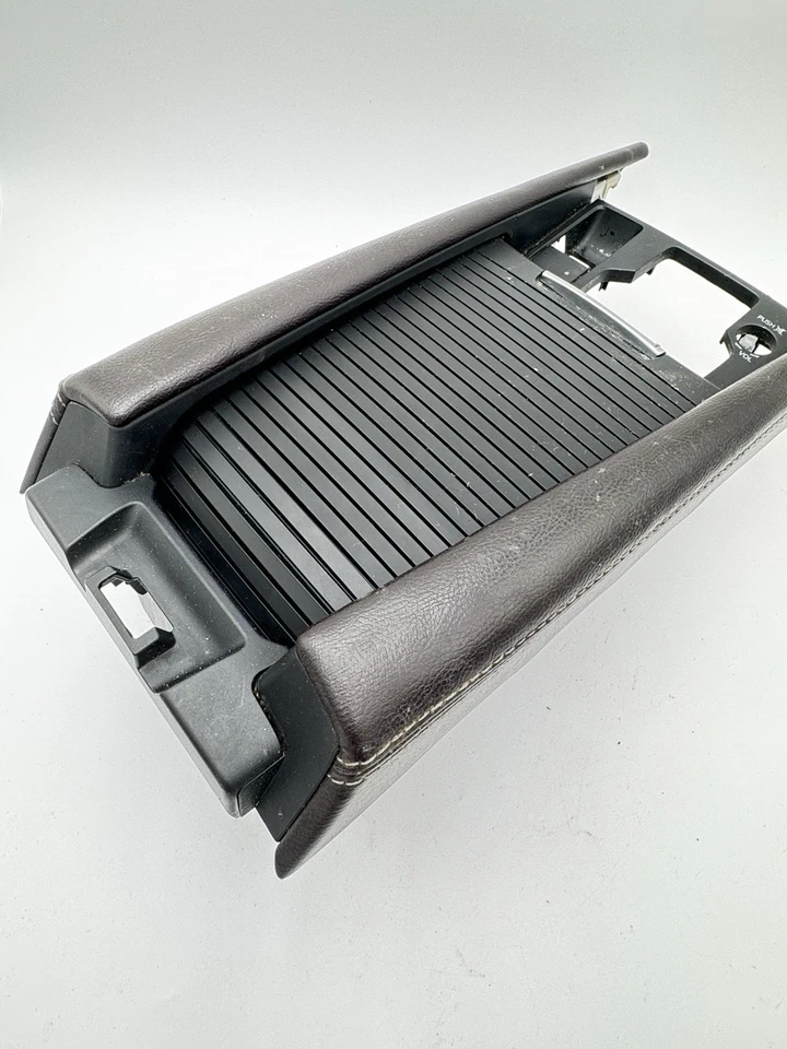 2014-2018 MAZDA 3 FRONT CENTER CONSOLE PANEL DUAL CUP DRINK HOLDER OEM - Imagem 1 de 4