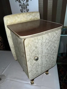 Bedside table Sofa Corner Retro Kitsch Vintage Formica Leatherette Golden Trim - Picture 1 of 11
