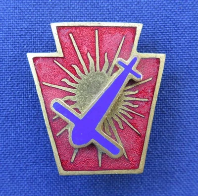 Segunda Guerra Mundial 28º AAA / 213º Penn C.A.  Insignia distintiva - DUI - DI ~ Dondero ~ PB Foto 1 de 3