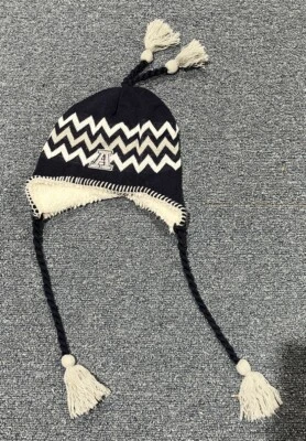 Novo Gorro de Borla Zephyr Azul e Branco com Bloco Cinza “A” - Imagem 1 de 2