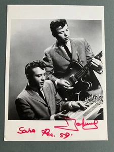 SANTO & JOHNNY firmata rara cartolina autografata 13x18 autografo MOLTO RARA!!! - Foto 1 di 2