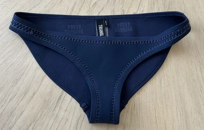 Pantalón de bikini TRIANGL neopreno azul marino con detalles de ganchillo mediano ¡como nuevo! Foto 1 de 4