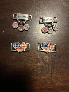 2 Paar Schuh Sneaker Schnürsenkel Anhänger Dekoration - Skechers & Flagge Herz - Bild 1 von 4