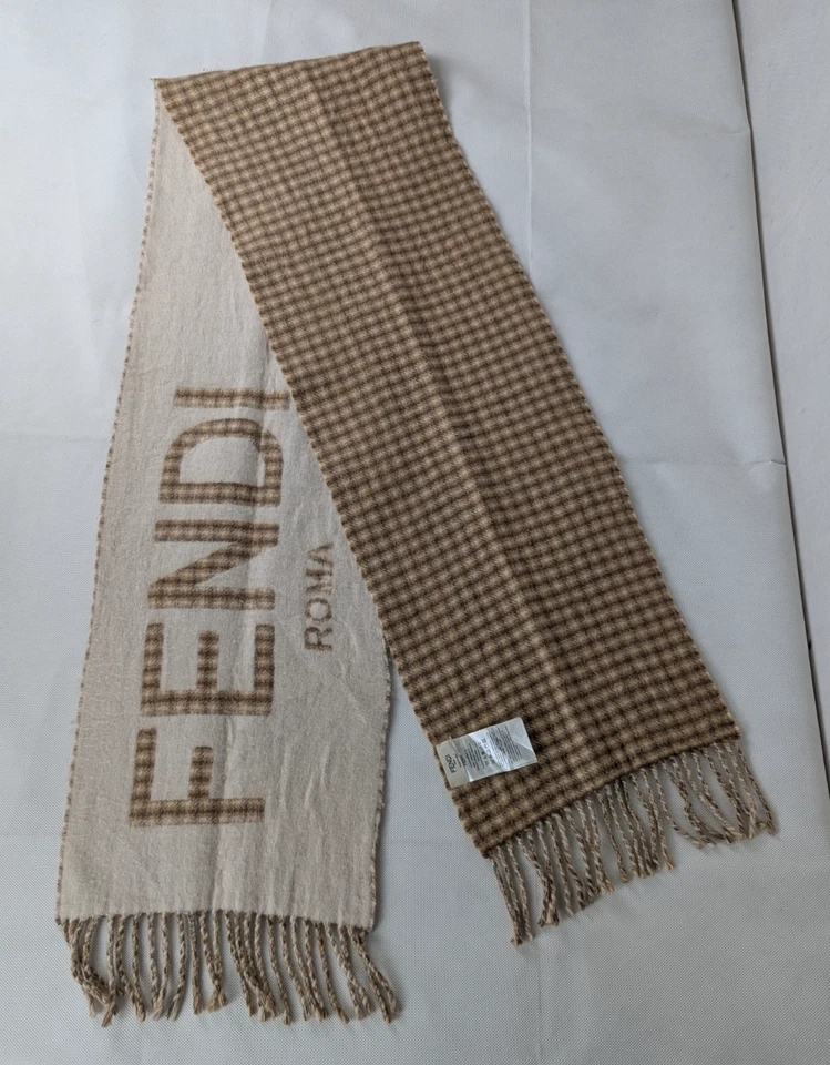 Authentic Fendi winter scarf brown 75% wool 25% cashmere Made in Italy. - Image 1 of 4