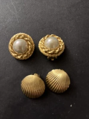 Christian Dior Lote De 2 Pendientes Imitación Perla Y Concha Diseños Clip Ons Foto 1 de 4