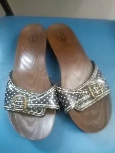 DR SCHOLLS Womens Navy Polka Dot SLIDES / SANDALS W Buckle Sz 10 Faux Wood Sole. - Picture 1 of 8