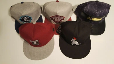 LOTE de 5 sombreros Cayler & Sons - gorra gorra de cuero y ala plana = valor de $150 Foto 1 de 4