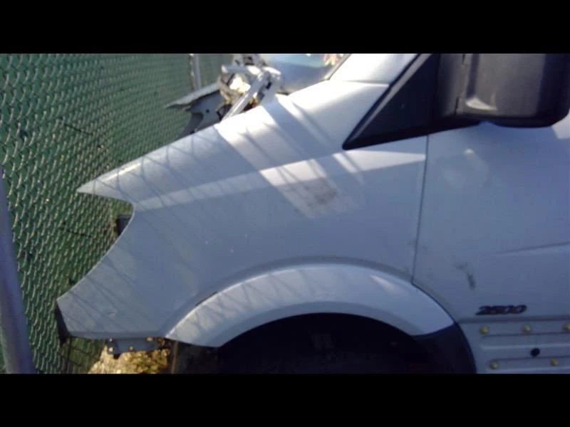 Driver Left Fender compatível com 10-13 Mercedes Sprinter 2500 9251 - Imagem 1 de 4