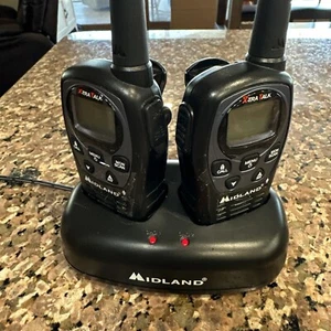 Midland Extra Talk Two Way Radio W/ Belt Clips Desktop Charger 18CVP6 Tested - Afbeelding 1 van 9