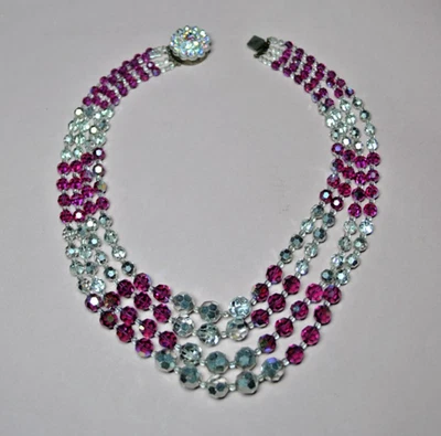 Ancien Collier 4 rangs perles de verre à facettes iridescentes roses - Photo 1/4