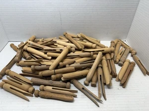 Vintage Holz Wäscheklammern Konvolut 88 verwittertes Holz Basteln primitives Dekor - Bild 1 von 5