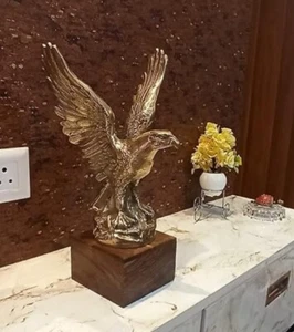 HANDICRAFTS Metal Flying Eagle Decorative Statue Antique Memento Trophy Showpiec - Picture 1 of 7