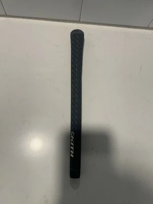 Empuñaduras Kith x Taylormade Foto 1 de 3