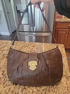 Usado-Bolso de Mano/Cartera de Cuero Sintético Suave-Liz Claiborne Marrón Bolso de Hombro-Pequeño - Imagen 1 de 11