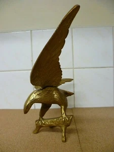 A VINTAGE HEAVY CAST BRASS EAGLE FIGURINE. AMERICAN CAST BRASS EAGLE FIGURE - Picture 1 of 9