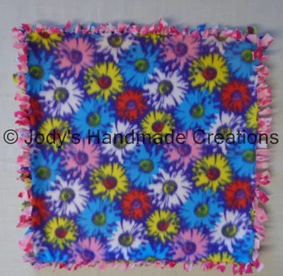 MINI MANTA DE SEGURIDAD HECHA A MANO PARA BEBÉ/MASCOTA POLAR ATADA - FLORES MORADAS 17 X 17 Foto 1 de 3