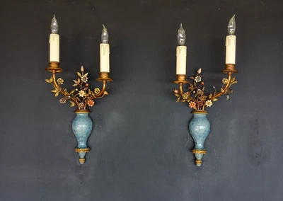 Par de apliques antiguos de madera y metal esmaltado Tole Foto 1 de 4