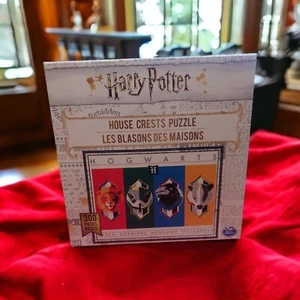 Harry Potter - The House Crests 300 Piece Jigsaw Puzzle - Complete EUC - Picture 1 of 7