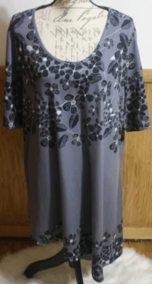 Vestido informal Azalea para mujer gris y negro con dobladillo asimétrico con flores Plus2X SS tejido usado en excelente estado Foto 1 de 4