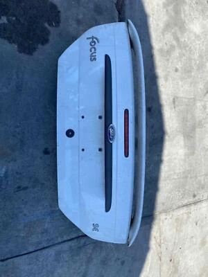 Ford Focus 2001 maletero tapa escotilla puerta trasera código de pintura: YZ se adapta a: 2000-2004 T Foto 1 de 4