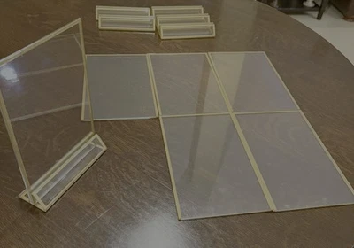Juego de 6 - Soporte para letreros acrílico de 5x7 pulgadas - Números de mesa de boda transparentes con adornos dorados Foto 1 de 2