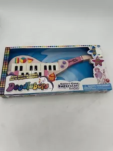 RARA Chitarra-Pianoforte Doodlebops Superstar Keytar Estremamente Rara NUOVA DI ZECCA - Foto 1 di 9