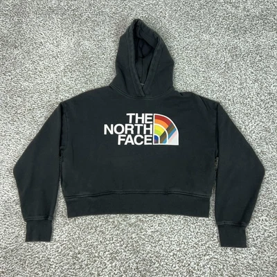 Sudadera con Capucha The North Face Para Mujer Pequeña Negra Orgullo Arco Iris Logo Recortada Sudadera - Imagen 1 de 4