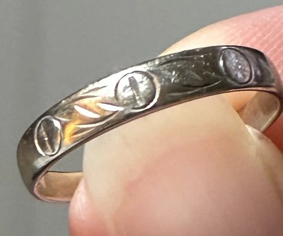 10K White Gold Unisex Cross Wedding/Anniversary/Engagement Band Sz. 7.25 - Image 1 of 4