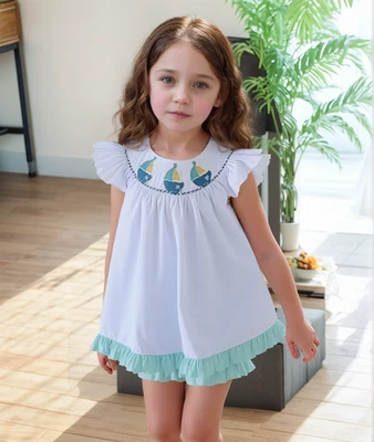 白色上衣帆船缩褶绿松石荷叶边短裤套装 — 第 1/2 张图片