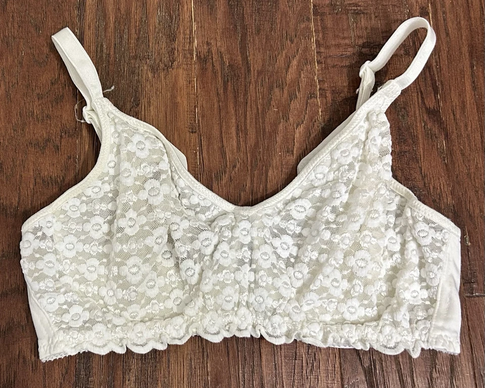 Sujetador con aros vintage Olga 32D simplemente perfecto semi transparente de encaje floral cottagecore Foto 1 de 4