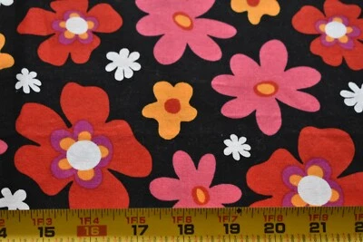 34" Largo, Rojo Rosa Amarillo Floral sobre Negro Edredón Algodón, Windham, Whistler, N5140 Foto 1 de 4