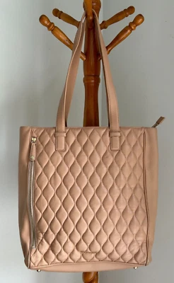 BOLSO DE MANO VERA BRADLEY CUERO ACOLCHADO LEAH NUDE MUY BUEN ESTADO Foto 1 de 4