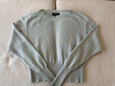 Suéter cropped Theory verde claro cashmere grande - Imagem 1 de 3