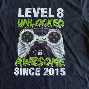 Gildan Gamer T-Shirt Level 8 Unlocked Awesome Since 2015 Kids Size M/10 NWOT - Picture 1 of 5