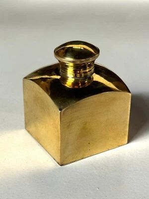 Antigua olla de aceite de pistola de latón niquelado hecha a mano pequeña forma cuadrada, rica pátina Foto 1 de 4