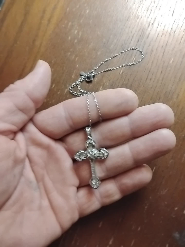 Collar Cruz Platino Sobre Cadena Plata .Con Diamantes... Valoración Más de 1500$ Foto 1 de 3