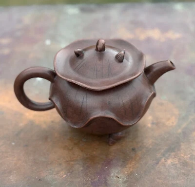 Tetera de cerámica Yixing miniatura china del siglo XX única vintage de lirio de agua Foto 1 de 4