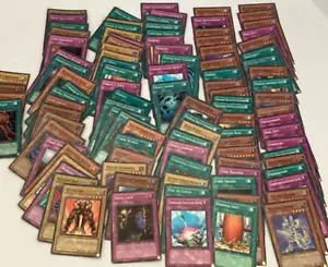 Lote De Colección YUGIOH 100+ Cartas Coleccionables Juego Colección Komani - Imagen 1 de 8