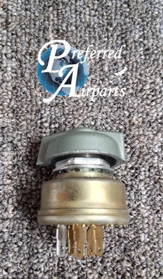 全新 Surplus Case IH 拖拉机前照灯开关,p/n 107200C2 — 第 1/4 张图片