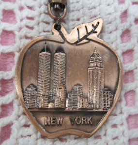 Vintage New York City Apple Shape Metal Key Chain w/ Twin Towers Reverse Scenes